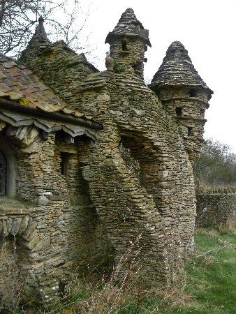 The Hobbit House: A Cozy Corner in Chedglow, Wiltshire