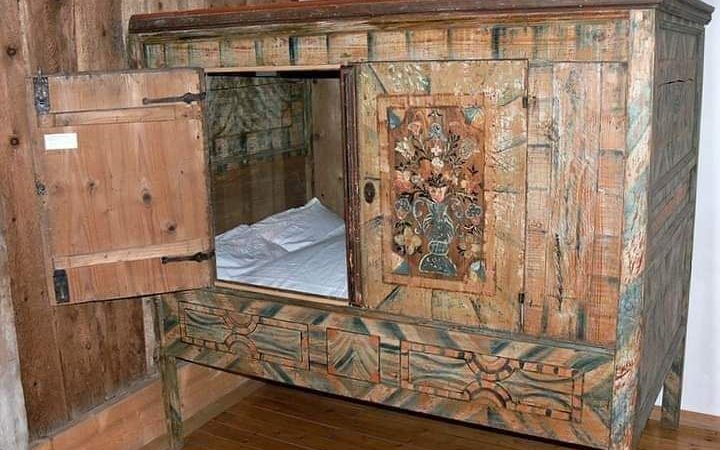 The Timeless Charm of Medieval Box Beds: A Blend of Functionality and Comfort