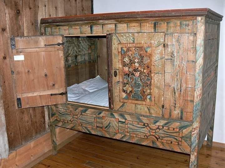 The Timeless Charm of Medieval Box Beds: A Blend of Functionality and Comfort