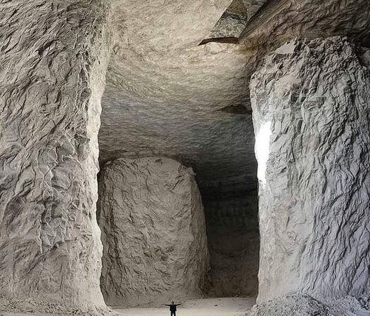 Exploring the Salt Caves of Iran: Nature’s Hidden Crystal Wonders