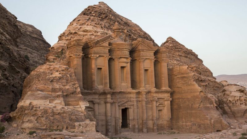 Petra: The Majestic Rose-Red City Carved from Stone