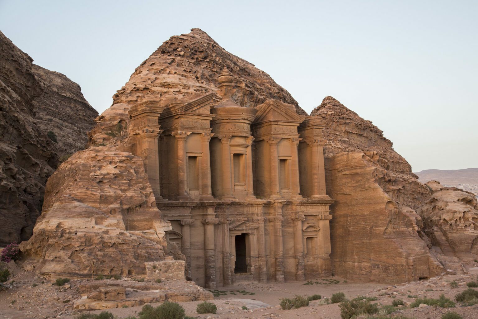 Petra: The Majestic Rose-Red City Carved from Stone