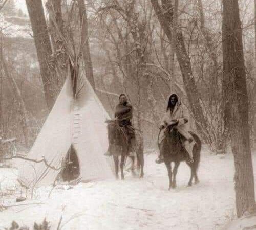 Native Americans in 1908: A Glimpse Through Edward Curtis’s Lens